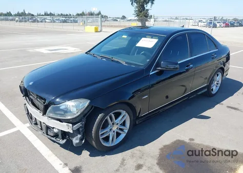 2012 Mercedes-Benz C 250 Sport из США, поврежденный, VIN WDDGF4HBXCR213926